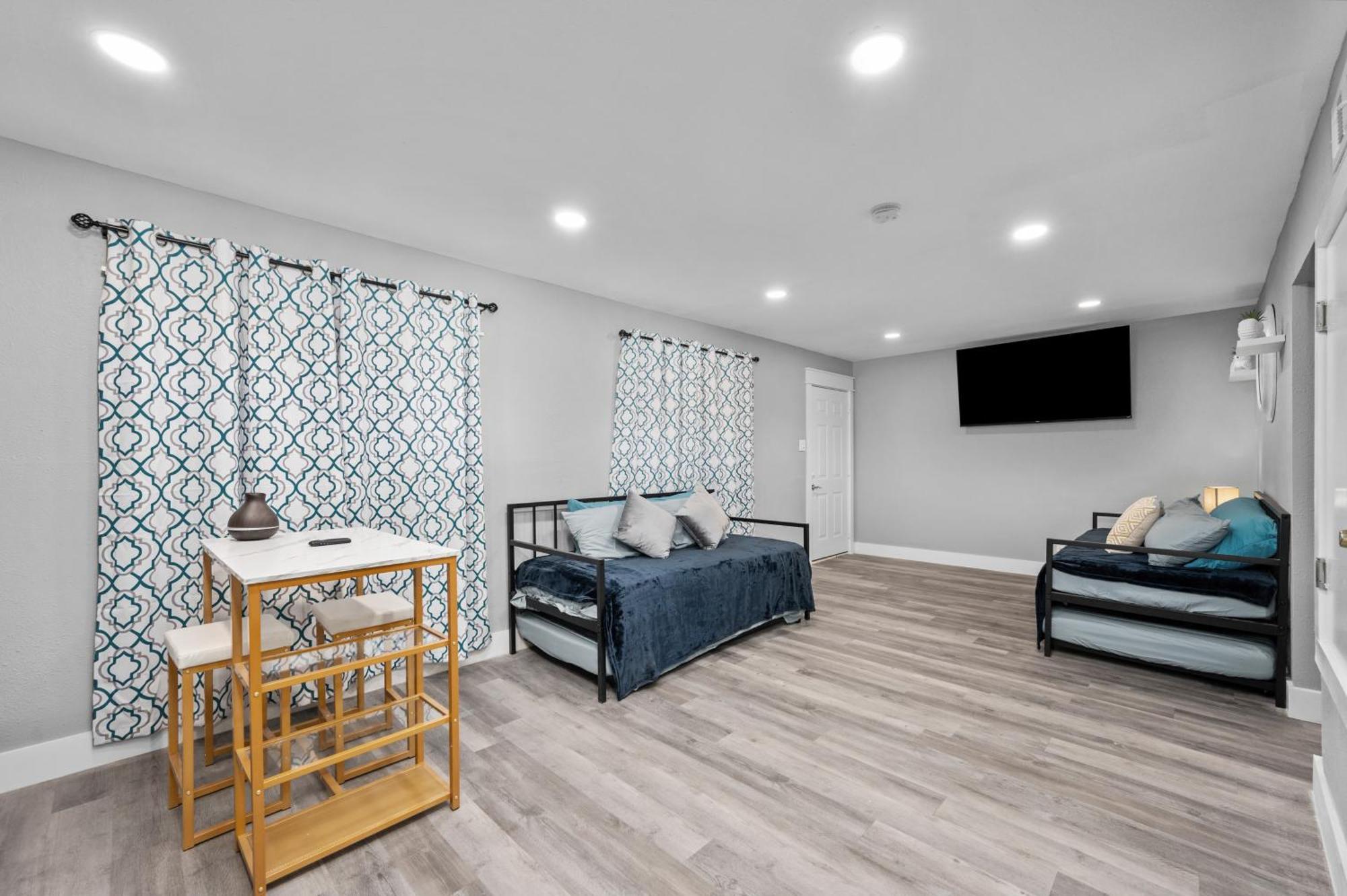 Comfortable 2Br Apt In Vibrant Houston Heights Bagian luar foto
