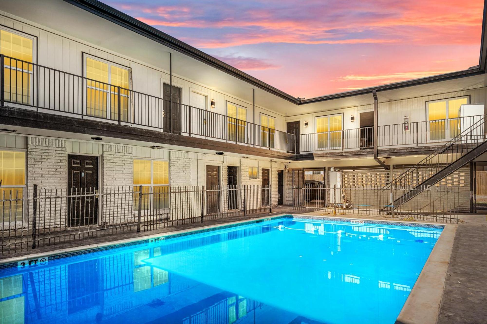 Comfortable 2Br Apt In Vibrant Houston Heights Bagian luar foto