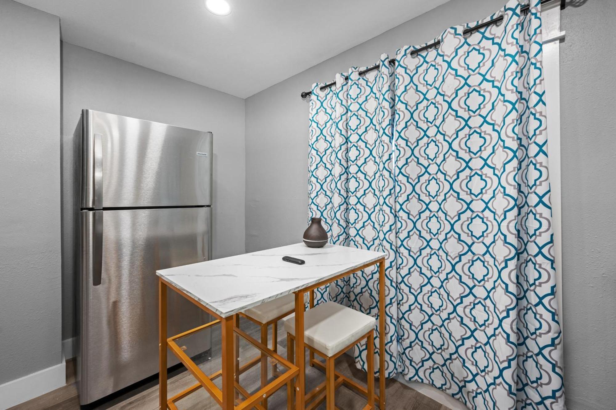 Comfortable 2Br Apt In Vibrant Houston Heights Bagian luar foto
